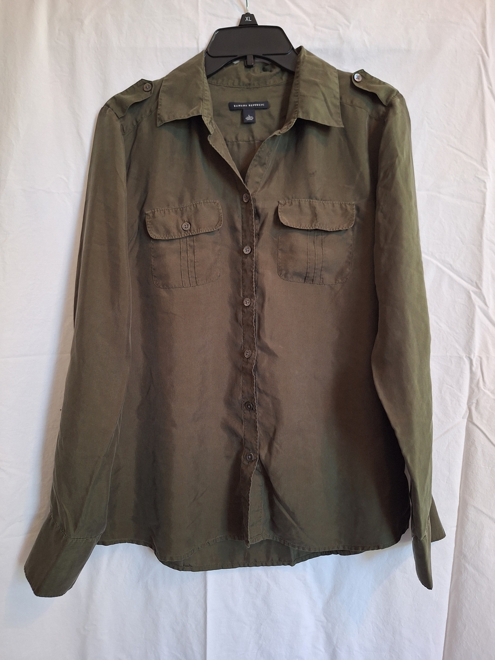 Vintage Banana Republic Womens Shirt Army Green 100% SILK Breast Pockets Sz L